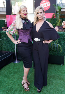 Tori Spelling feet photo thumbnail