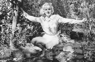 Marilyn Monroe feet photo thumbnail