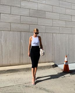 Rosie Huntington-Whiteley feet photo thumbnail