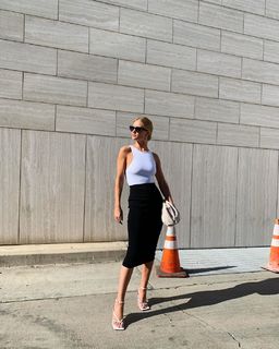 Rosie Huntington-Whiteley feet photo thumbnail