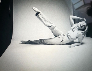 Dove Cameron feet photo thumbnail