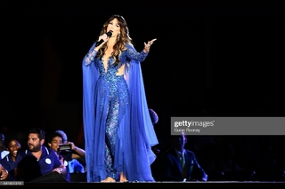 Delta Goodrem feet photo thumbnail