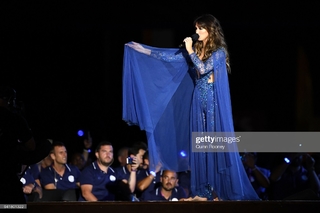 Delta Goodrem feet photo thumbnail