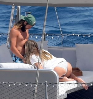 Heidi Klum feet photo thumbnail