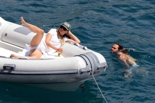 Heidi Klum feet photo thumbnail