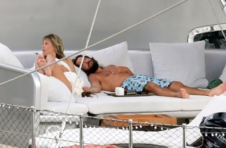 Heidi Klum feet photo thumbnail