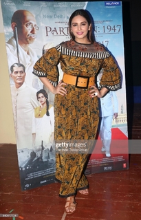 Huma Qureshi feet photo thumbnail