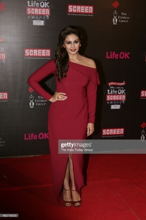Huma Qureshi feet photo thumbnail