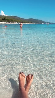 Valentina Vignali feet photo thumbnail