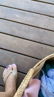 Isis Valverde feet photo thumbnail