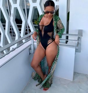 Evelyn Lozada feet photo thumbnail