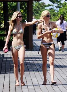 AnnaLynne McCord feet photo thumbnail