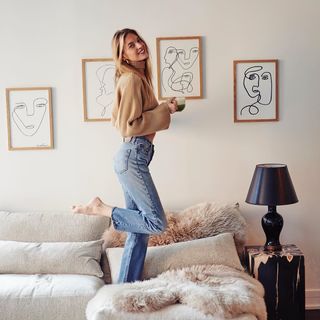 Martha Hunt feet photo thumbnail
