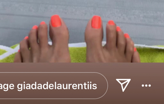 Giada De Laurentiis feet photo thumbnail