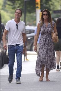Cindy Crawford feet photo thumbnail