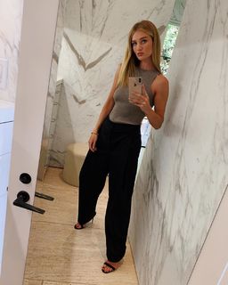 Rosie Huntington-Whiteley feet photo thumbnail