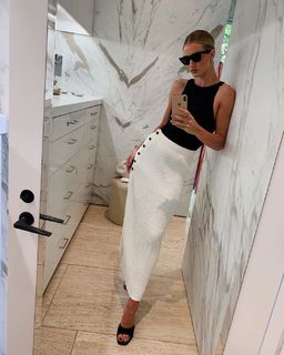 Rosie Huntington-Whiteley feet photo thumbnail