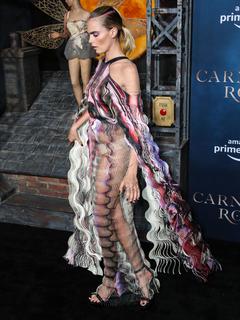Cara Delevingne feet photo thumbnail
