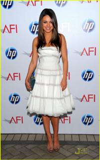 Mila Kunis feet photo thumbnail