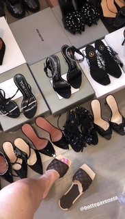 Kylie Jenner feet photo thumbnail