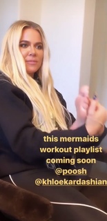 Khloé Kardashian feet photo thumbnail