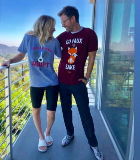 Kaley Cuoco feet photo thumbnail