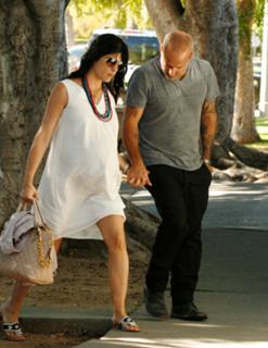 Selma Blair feet photo thumbnail