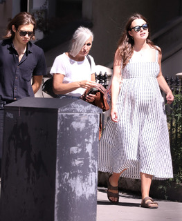 Keira Knightley feet photo thumbnail