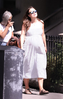 Keira Knightley feet photo thumbnail