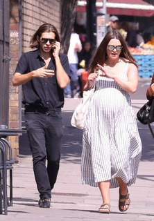Keira Knightley feet photo thumbnail