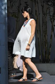 Selma Blair feet photo thumbnail