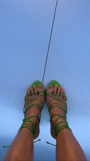 Kendall Jenner feet photo thumbnail