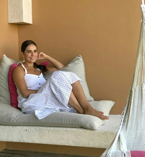 Tania Rincón feet photo thumbnail