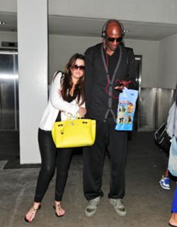 Khloé Kardashian feet photo thumbnail