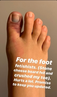 January Jones feet photo thumbnail