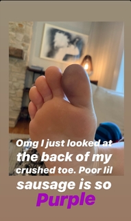 January Jones feet photo thumbnail