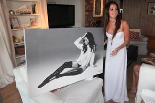 Ashley Tisdale feet photo thumbnail
