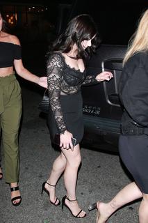 Ariel Winter feet photo thumbnail