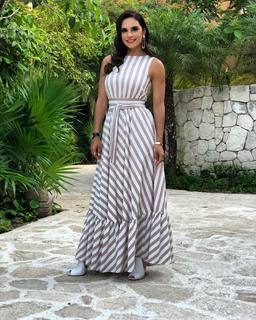Tania Rincón feet photo thumbnail
