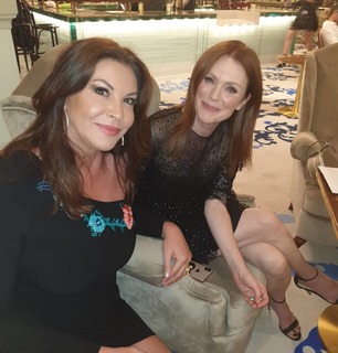 Julianne Moore feet photo thumbnail