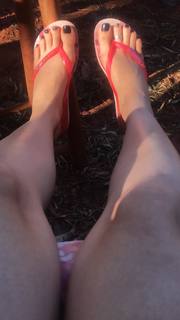 Alaine Crissiê feet photo thumbnail