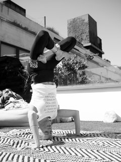 Katie Cassidy feet photo thumbnail