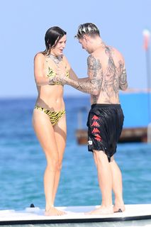 Bella Thorne feet photo thumbnail
