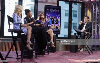 Angela Kinsey feet photo thumbnail