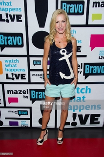 Angela Kinsey feet photo thumbnail