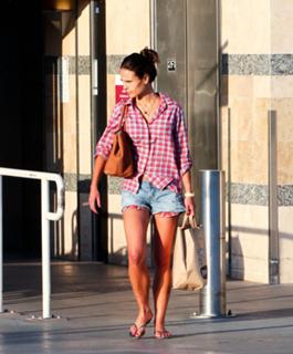 Jordana Brewster feet photo thumbnail