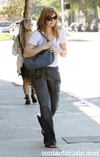 Mandy Moore feet photo thumbnail