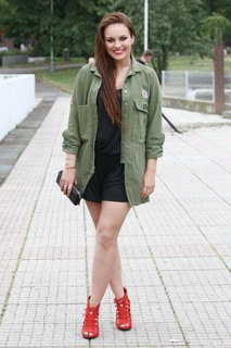 Ewa Farna feet photo thumbnail