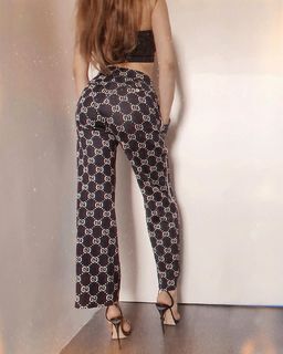 Xenia Tchoumitcheva feet photo thumbnail