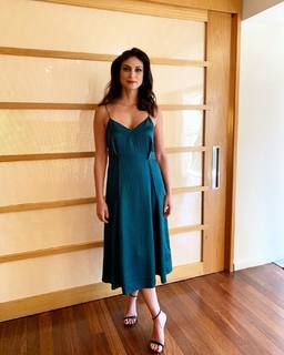Morena Baccarin feet photo thumbnail